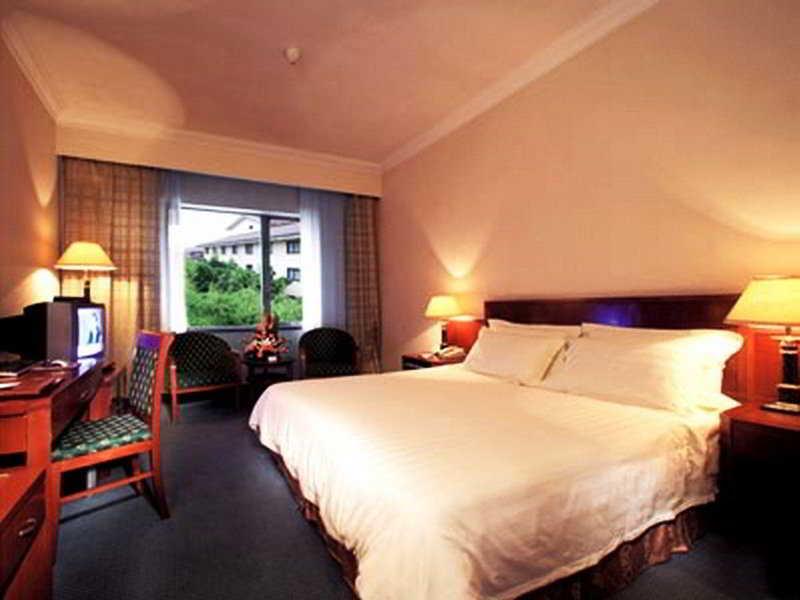 New Garden Hotel Shanghai Room photo